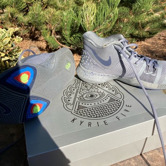 Kyrie 5 - Picture 3 of 3